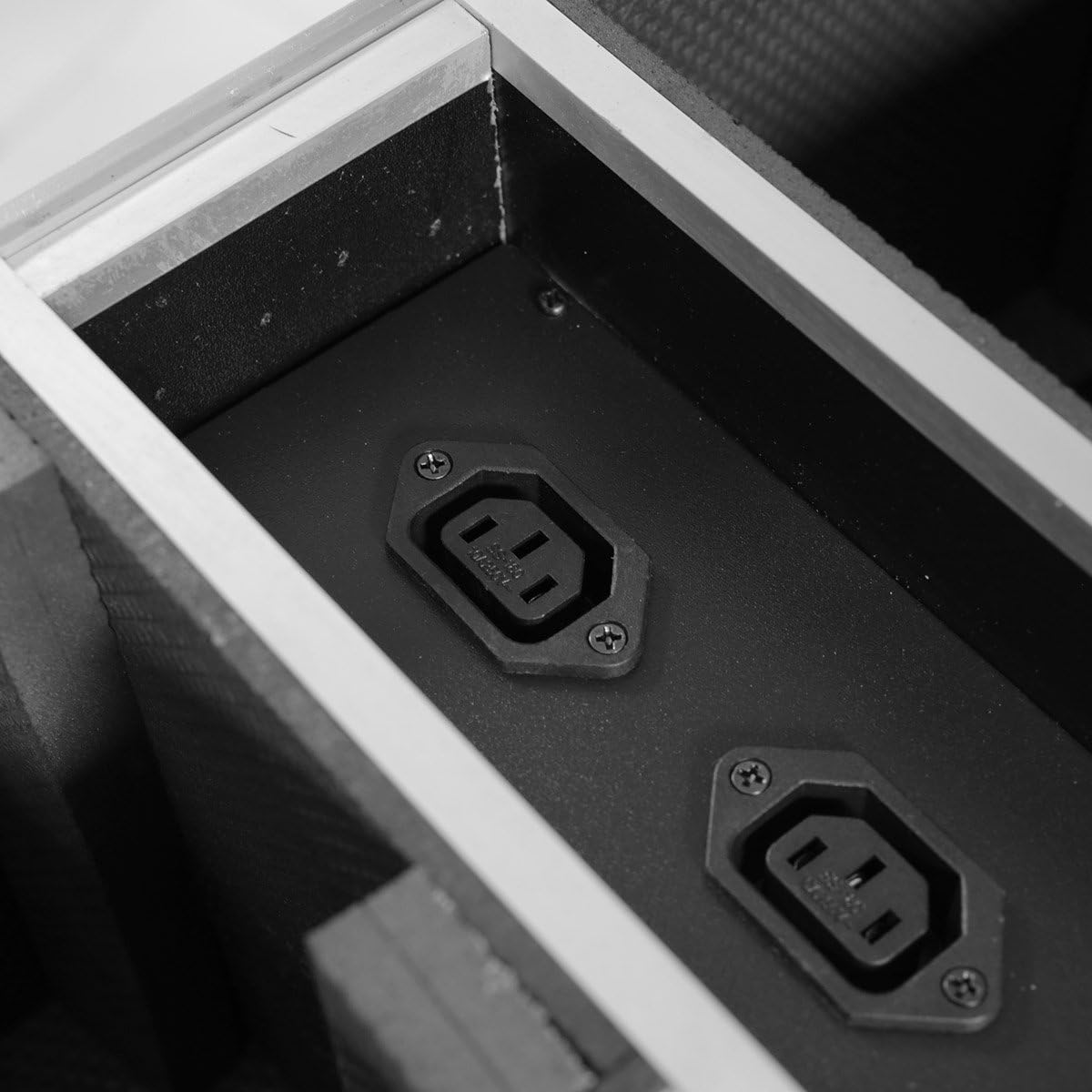 boomtonedj-ez-box-flight-case-projecteur-led-6-compartiments-roulettes image 4